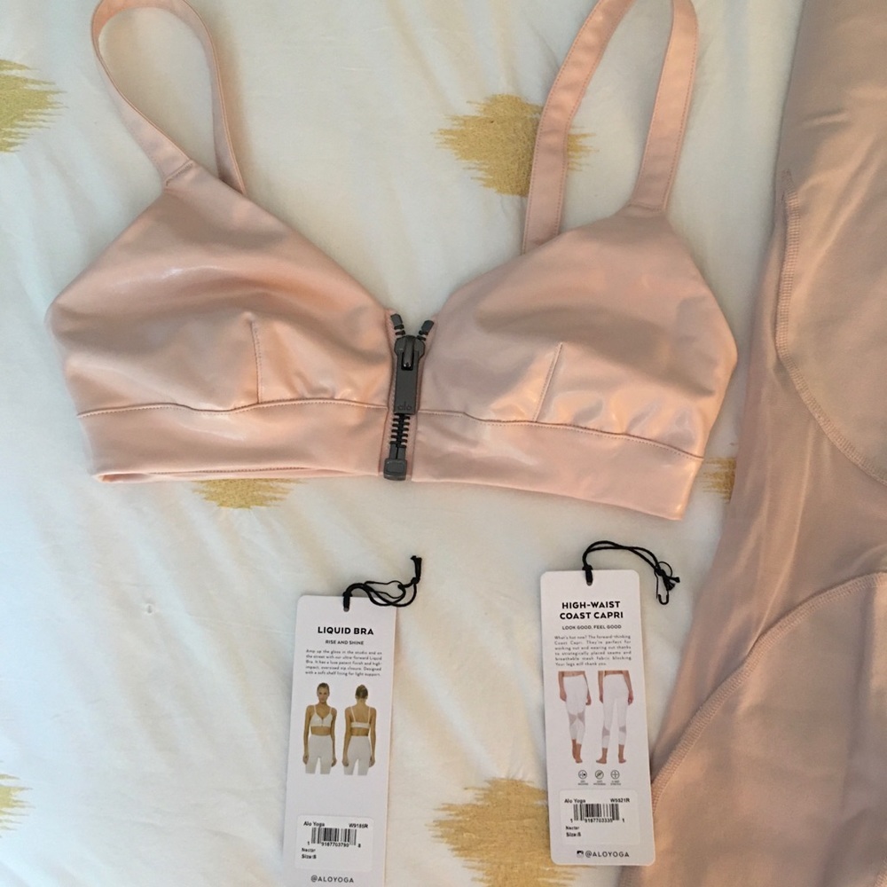 Alo Yoga Liquid Sports Bra in Medium